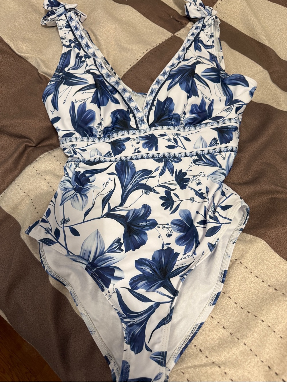 NWOT  bathing suit sz med